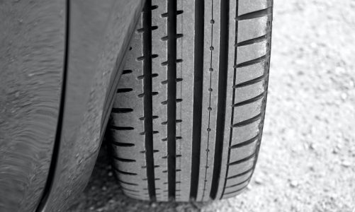 Qual é melhor pneu meia vida ou Remold?